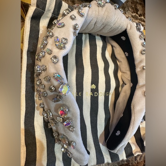 Gently Used Lot
Lele Sadoughi Green and Blue Hair Accessories Collection - Picture 6 of 10